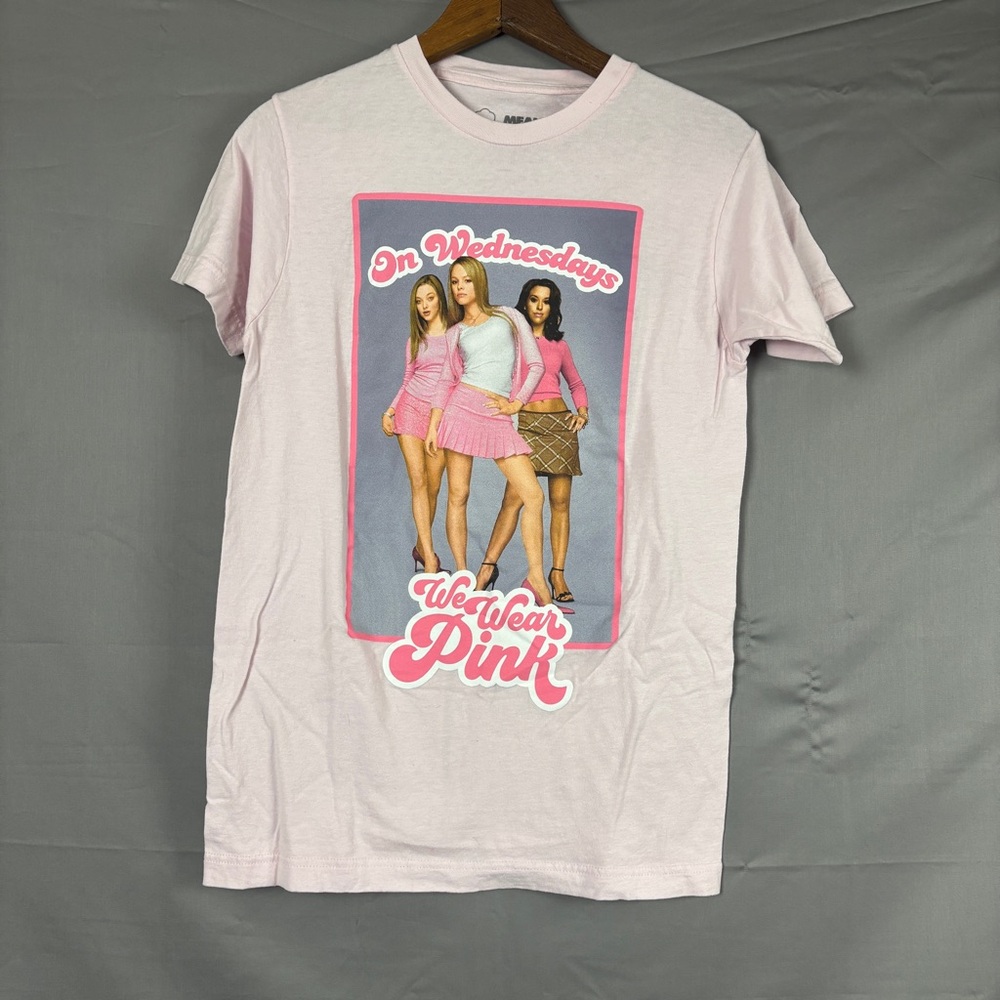 Mean Girls 'On Wednesday We Wear Pink' Short Sleeve Graphic Tee Girls SZ S (3/5)